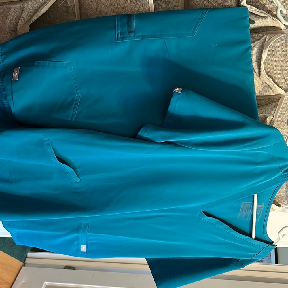Figs scrub set xl top xl petite jogger bottoms